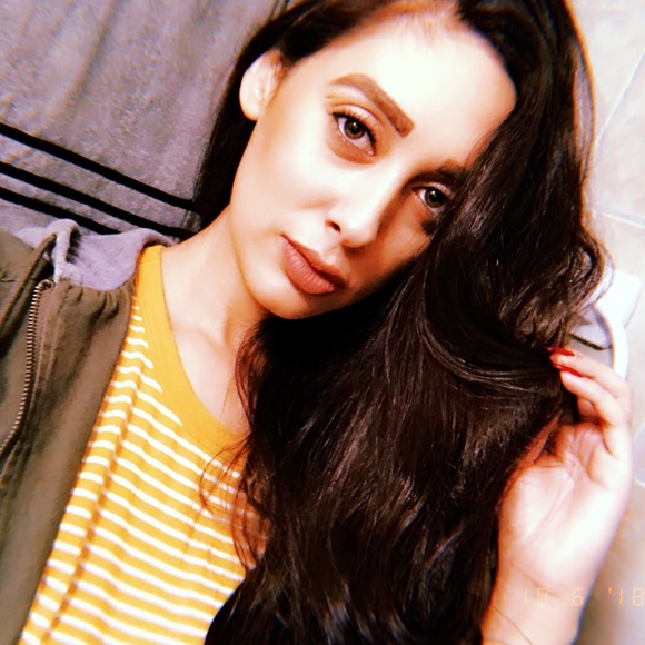 Meet your Posher / - Picture 2 of 3